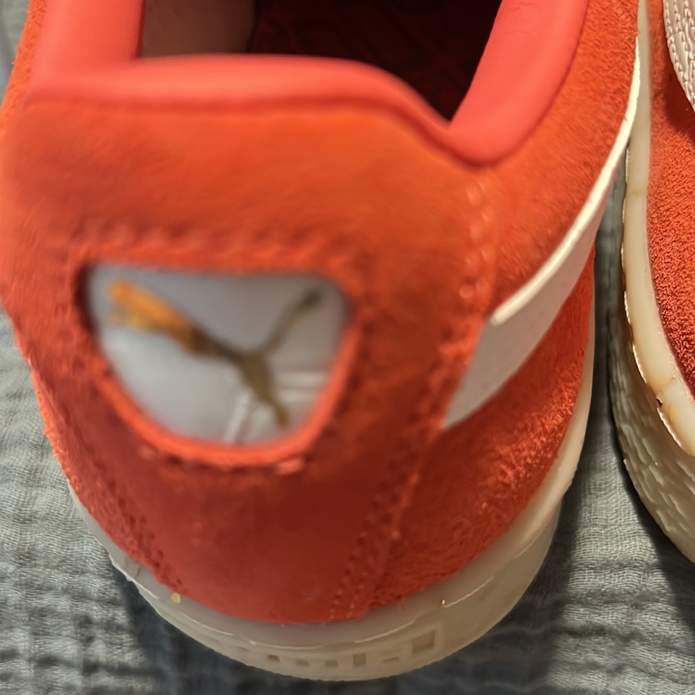 Ladie suede salmon 8.5 PUMA TENNIS SHOES - Picture 7 of 8